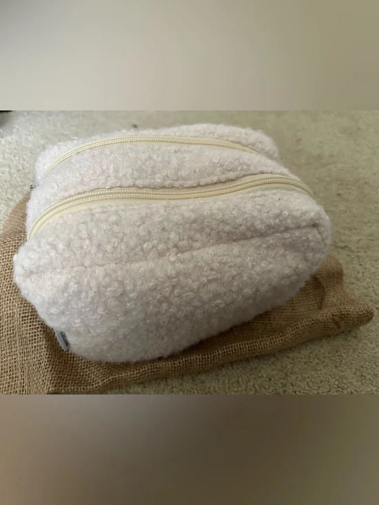 🆕 Birkenstock Sherpa Teddy Zip Cosmetic Case - Picture 2 of 8